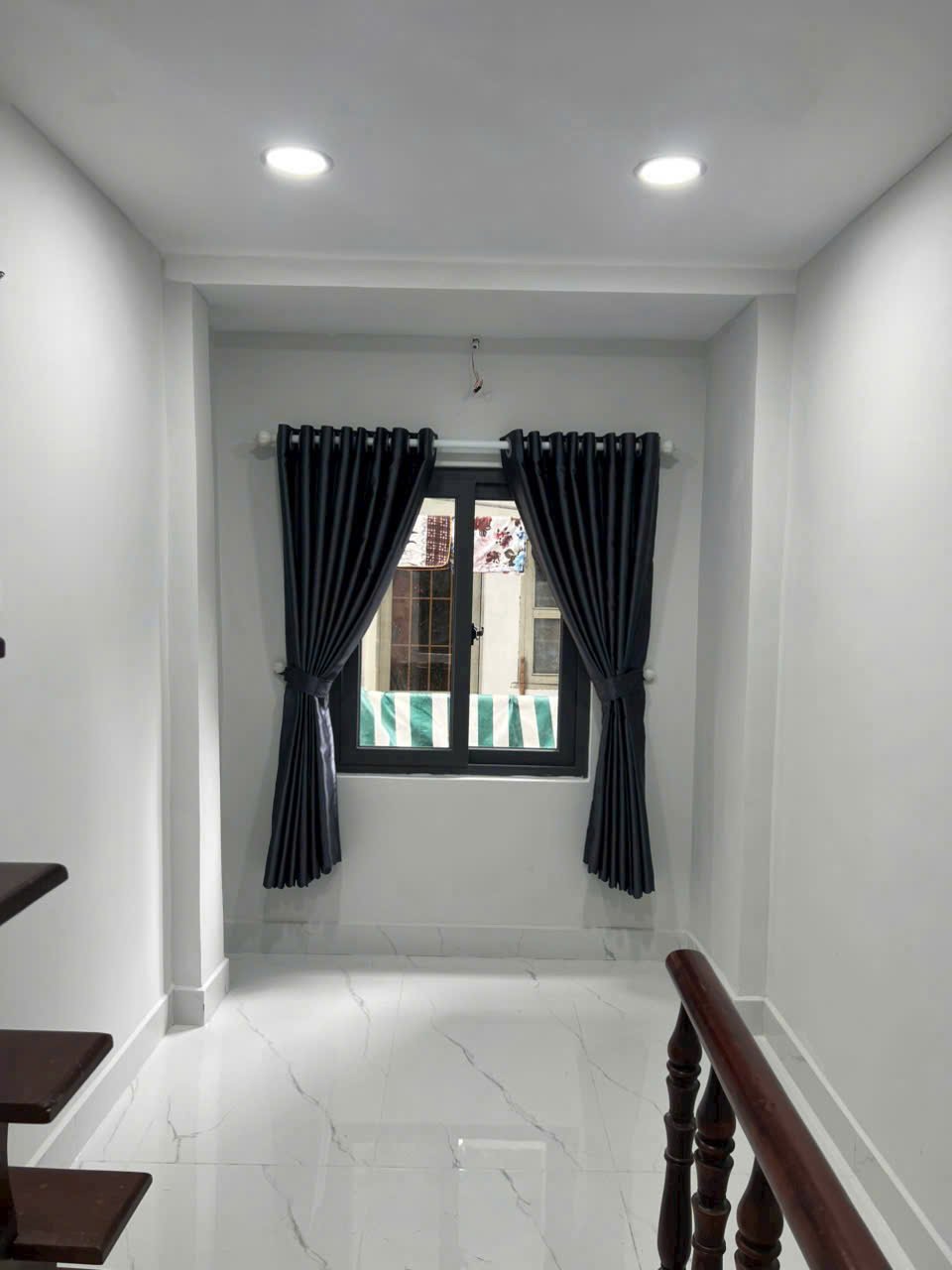 Nhà Nở hậu 3 tầng Đường 3m 8.5m2 – CMT8 Quận 3 - Ảnh 1